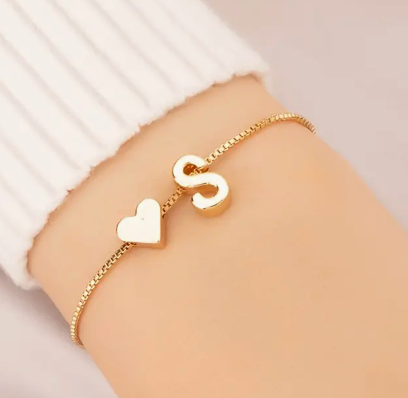 Initial letters heart nevaryum bracelet