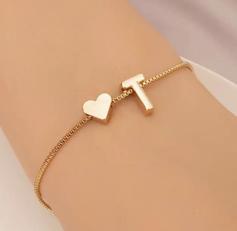 Initial letters heart nevaryum bracelet