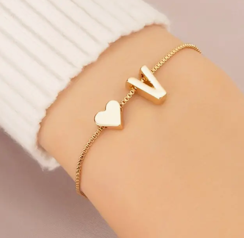 Initial letters heart nevaryum bracelet