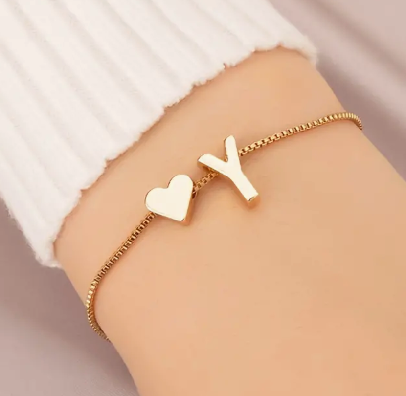 Initial letters heart nevaryum bracelet