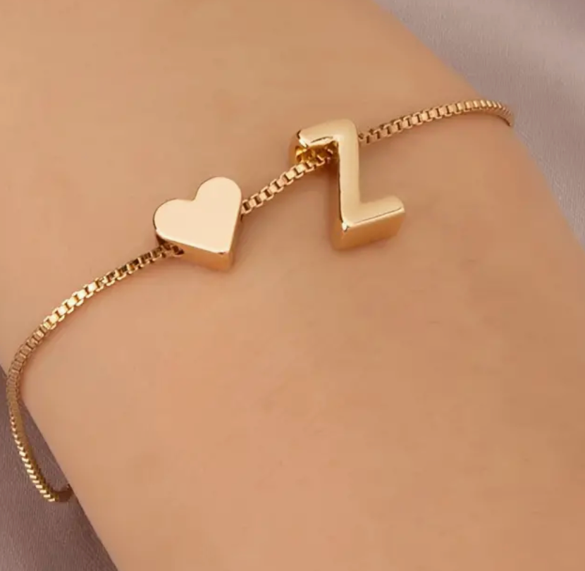 Initial letters heart nevaryum bracelet